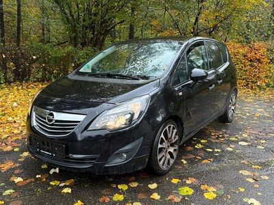 Schwarz Gebraucht 2011 Opel Meriva Design Edition Van / Kleinbus | 3.999 € (Fairer Preis)