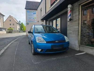 Gebraucht Ford Fiesta 70 PS (51 kW) 2004 Blau Kleinwagen