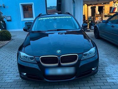 Gebraucht BMW 318 143 PS (105 kW) 2012 Schwarz Kombi