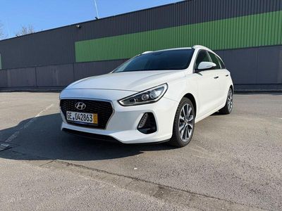 Gebraucht Hyundai i30 Trend 140 PS (102 kW) 2017 Weiß Kombi