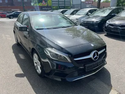 Gebraucht Mercedes A180 122 PS (89 kW) 2016 Schwarz Limousine