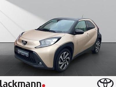 4u9)/ black mica (209) (beige Neu 2025 Toyota Aygo X Team SUV | 16.580 € (Guter Preis)