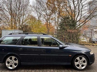 Dunkel mauritiusblau metallik Gebraucht 2001 Opel Vectra Sport Kombi | 3.499 € (Fairer Preis)