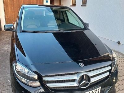Gebraucht Mercedes B180 AMG line 122 PS (89 kW) 2018 Schwarz Van / Kleinbus