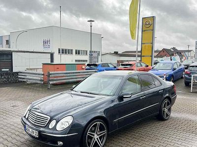 Blau Gebraucht 2004 Mercedes E320 Limousine | 7.500 € (Teuer)