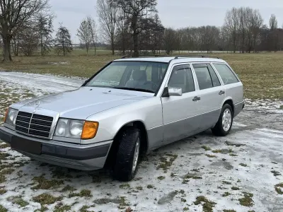 Używany Mercedes E230 132 KM (97 kW) 1991 Srebrny Kombi