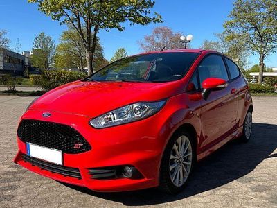 Usata Ford Fiesta ST 182 CV (133 kW) 2015 Rosso Utilitaria