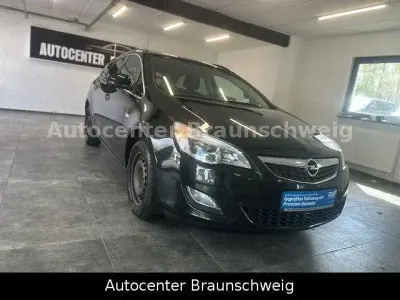 Używany Opel Astra Design Edition 140 KM (102 kW) 2012 Czarny Kombi