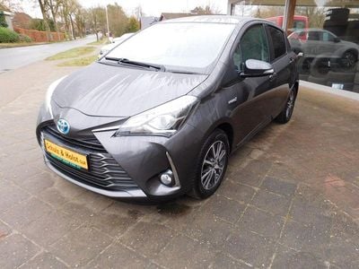 Gebraucht Toyota Yaris Hybrid Club 73 PS (53 kW) 2019 Grau Kleinwagen