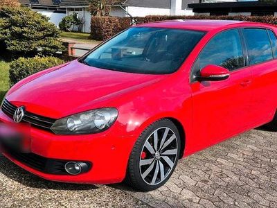 Gebraucht VW Golf VI Team 105 PS (77 kW) 2010 Rot Kleinwagen