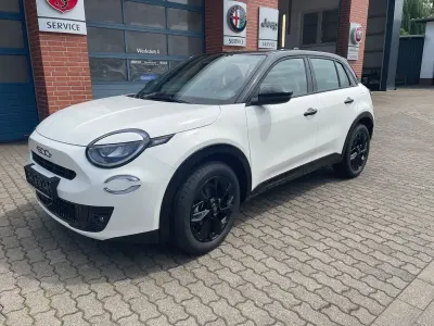 Neu Fiat 600 Street 101 PS (74 kW) 2026 Weiß SUV