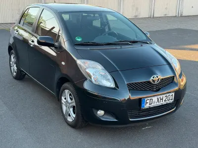 Gebraucht Toyota Yaris 100 PS (73 kW) 2011 Schwarz Kleinwagen