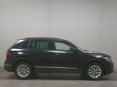 Gebraucht VW Tiguan Life 150 PS (110 kW) 2022 Schwarz SUV