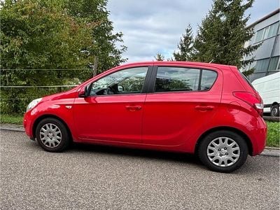 Gebraucht Hyundai i20 86 PS (63 kW) 2012 Rot Kleinwagen