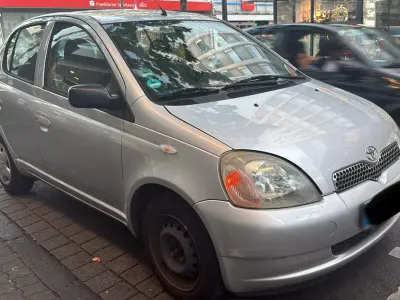 Gebraucht Toyota Yaris 68 PS (50 kW) 2002 Silber Kleinwagen