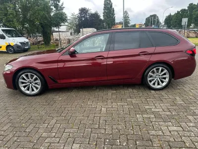 Gebraucht BMW 520 Luxury Line 190 PS (139 kW) 2023 Aventurinrot iii metallic Kombi