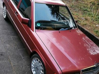 Gebraucht Mercedes 190 118 PS (86 kW) 1993 Rot Limousine