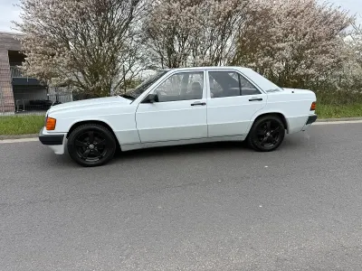 Gebraucht Mercedes 190 109 PS (80 kW) 1992 Other Limousine
