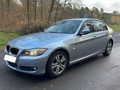 Blau Gebraucht 2009 BMW 320 Limousine | 8.350 € (Fairer Preis)