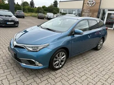 Gebraucht Toyota Auris Executive 116 PS (85 kW) 2017 Blau Kombi