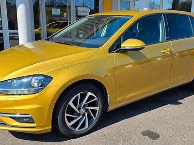 Używany VW Golf VII Sound 116 KM (85 kW) 2017 Żółty Sedan/Limuzyna