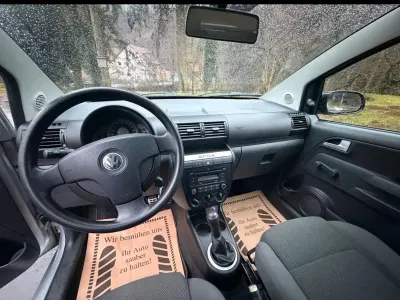 Gebraucht VW Fox 54 PS (39 kW) 2010 Silber Kleinwagen