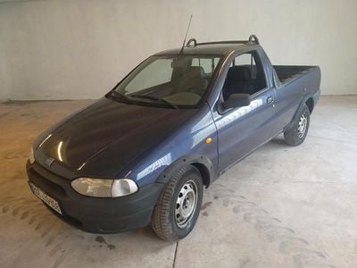 Usado Fiat Strada 60 HP (44 kW) 2002 Azul