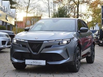 Grau Neu 2025 Alfa Romeo Junior SUV | 35.000 € (Teuer)