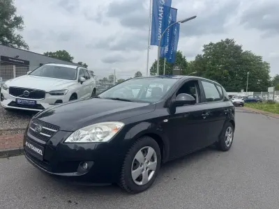 Usado Kia Ceed LX 109 CV (80 kW) 2009 Negro Utilitario