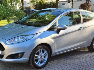 Gebraucht Ford Fiesta SYNC Edition 80 PS (58 kW) 2016 Silber Kleinwagen