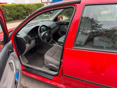 Second-hand VW Golf III 75 CP (55 kW) 1999 Roșu Berlinǎ