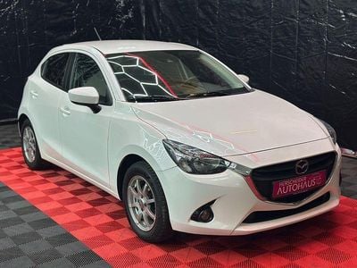 Weiß Gebraucht 2016 Mazda 2 Exclusive-Line Limousine | 9.250 € (Fairer Preis)