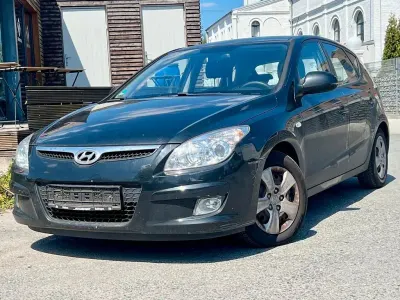 Używany Hyundai i30 Comfort 116 KM (85 kW) 2009 Czarny Sedan/Limuzyna