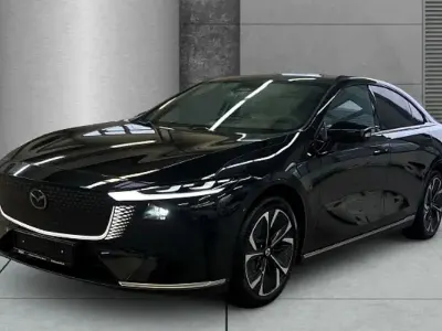Begagnad Mazda 6e Takumi-Line 189 kW (258 HK) 2025 Svart Sedan