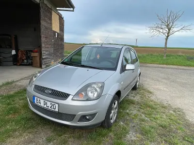 Gebraucht Ford Fiesta 80 PS (58 kW) 2007 Silber Kleinwagen