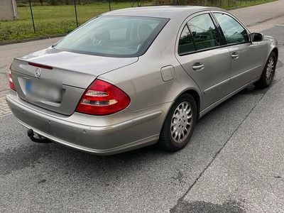 Mercedes E200