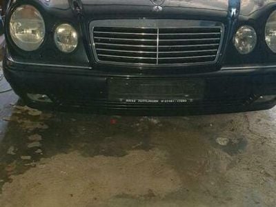 Mercedes E320