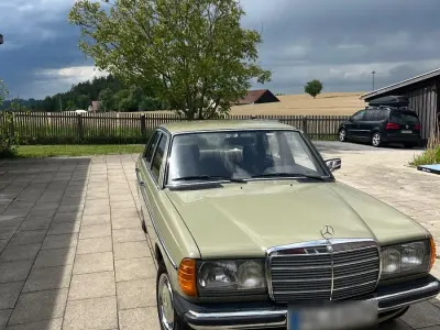 Gebraucht Mercedes 200 109 PS (80 kW) 1983 Grün Limousine