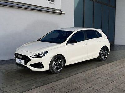 Serenity white Gebraucht 2024 Hyundai i30 Advantage Limousine | 22.222 € (Fairer Preis)