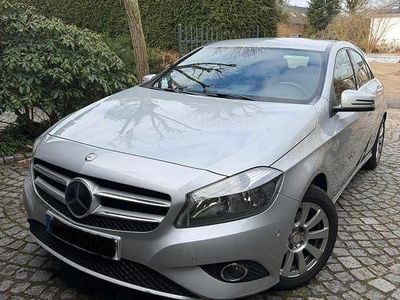 Gebraucht Mercedes A180 122 PS (89 kW) 2014 Silber Limousine