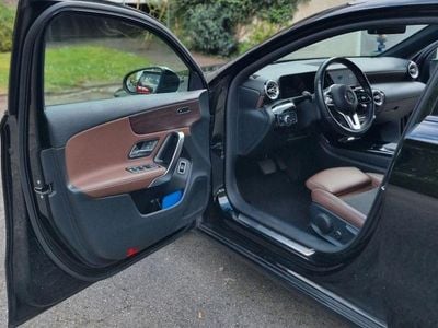 Usado Mercedes A200 Night 163 HP (119 kW) 2019 Preto Sedan