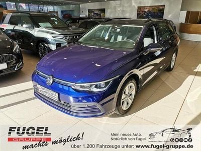 Gebraucht VW Golf VIII Life 150 PS (110 kW) 2022 Atlantik blue metallic Kombi