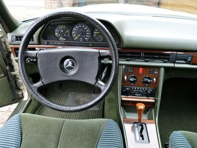 Gebraucht Mercedes E280 185 PS (136 kW) 1983 Grün Limousine