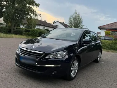 Gebraucht Peugeot 308 115 PS (84 kW) 2015 Blau Kombi