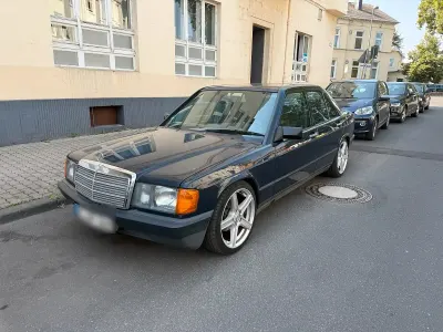Gebraucht Mercedes 190 118 PS (86 kW) 1988 Blau Limousine