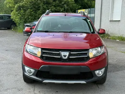 Gebraucht Dacia Sandero 89 PS (65 kW) 2013 Rot Kleinwagen