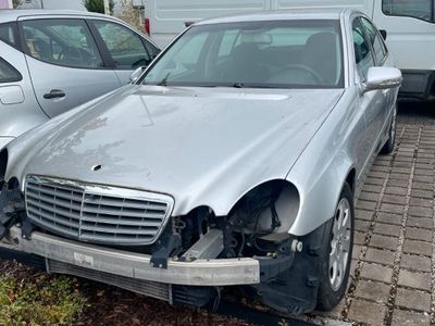 Mercedes E200