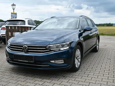 Gebraucht VW Passat Business 150 PS (110 kW) 2022 Blau Kombi