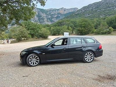 Gebraucht BMW 320 184 PS (135 kW) 2011 Schwarz Kombi
