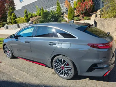 Gebraucht Kia ProCeed GT 204 PS (150 kW) 2024 Grau Kombi